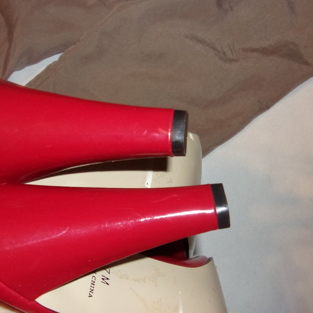 pierre dumas womans size 7 medium high casual dress heels seven shoes red shiny - Picture 6 of 7